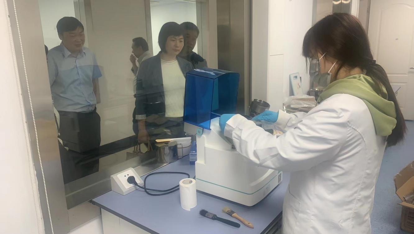 咸寧高新區(qū)領(lǐng)導(dǎo)深入調(diào)研，助推食品飲料產(chǎn)業(yè)檢驗(yàn)檢測服務(wù)升級(jí)